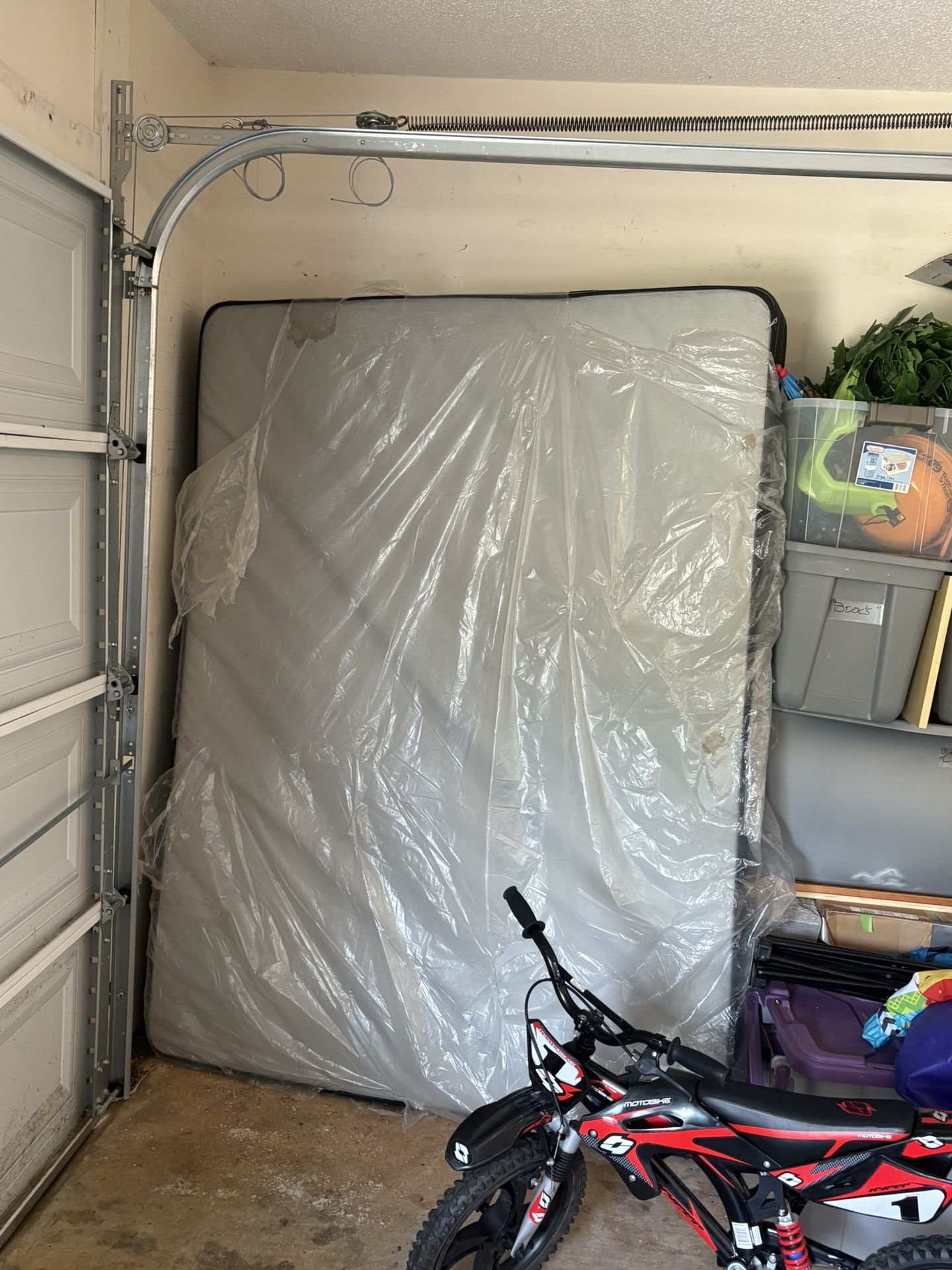 QUEEN MATTRESS AND BOX SPRING