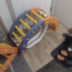 Unico Kids Climbing Set Indoor Or Outdoor In A Great Condition Still Have All The Hardware.