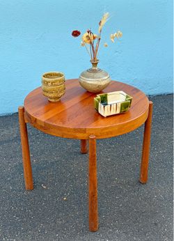 Mid century Jens Quistgaard for DUX solid teak end table with reversible top