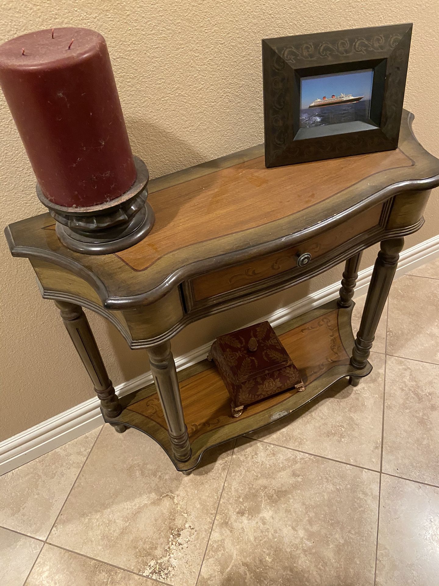 Entry table with one drawer and bottom shelf