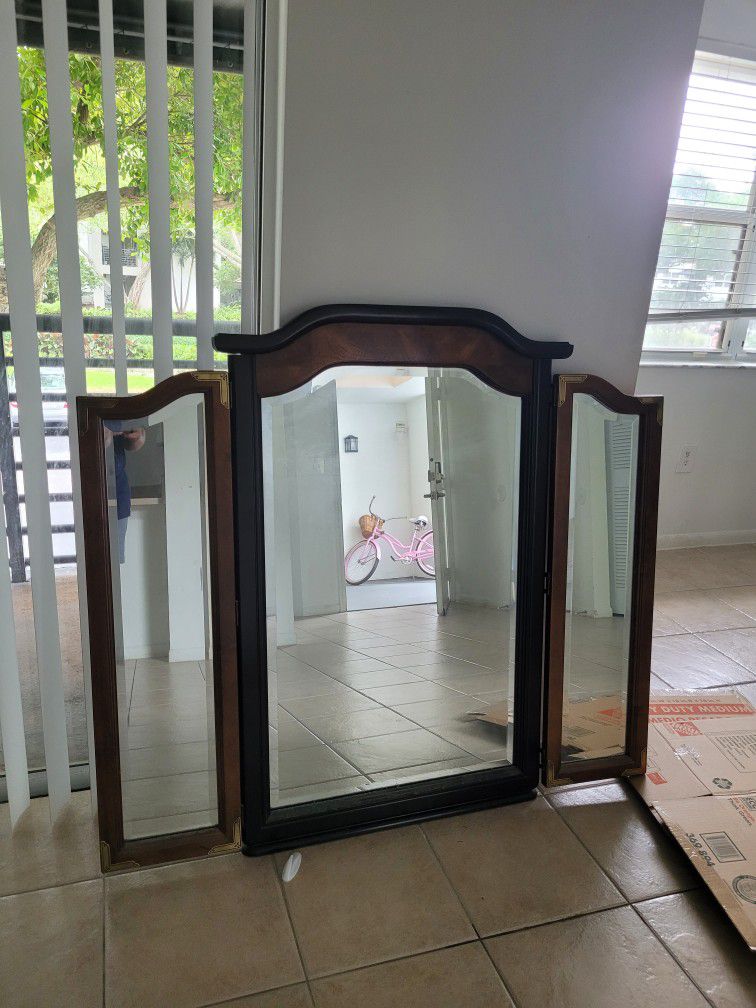 wood framed triple mirror. Furniture, triptico espejo de madera