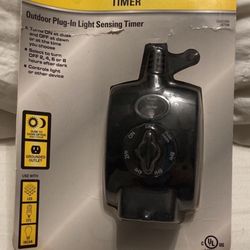 New Defiant Outdoor Timer 15 Amp 24-Hour Plug-In Mechanical. Sensing Timer.