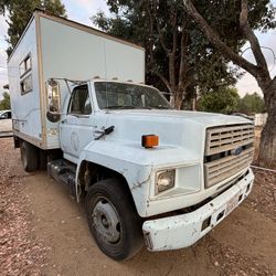 1993 Ford F700 Box Truck Diesel Super Low Miles Carb Compliant 