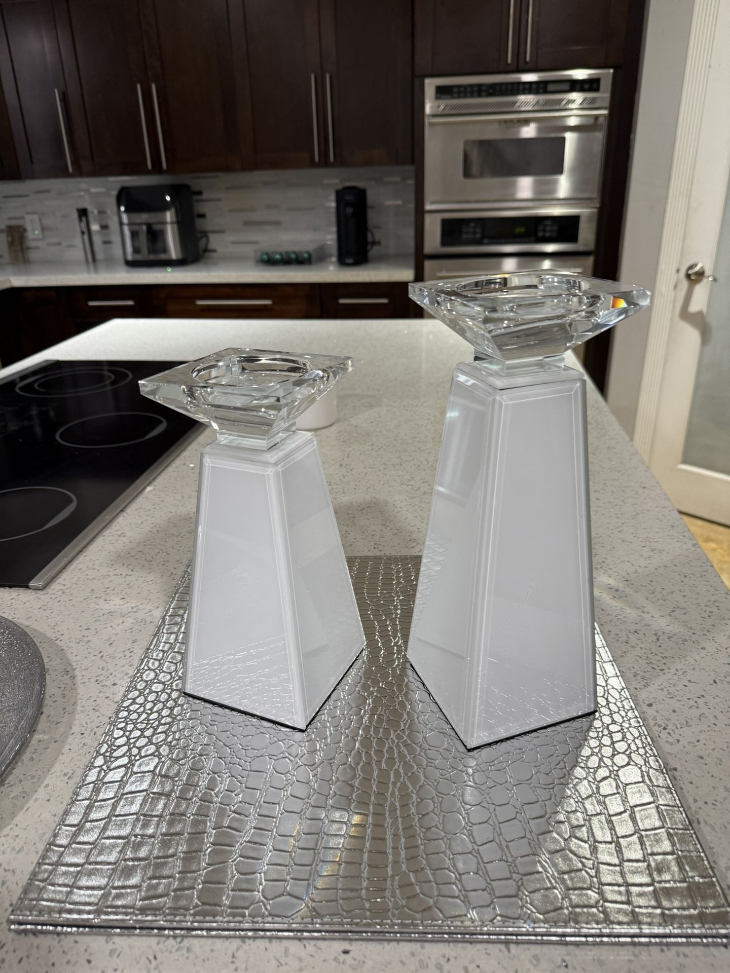 Prism Pillar Holder