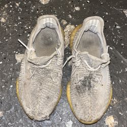 NO BOX Yeezy Size 5 Or 6