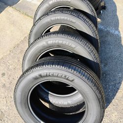 Michelin Defender LTX 225/65/17"