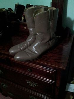 12B used mens gray boots