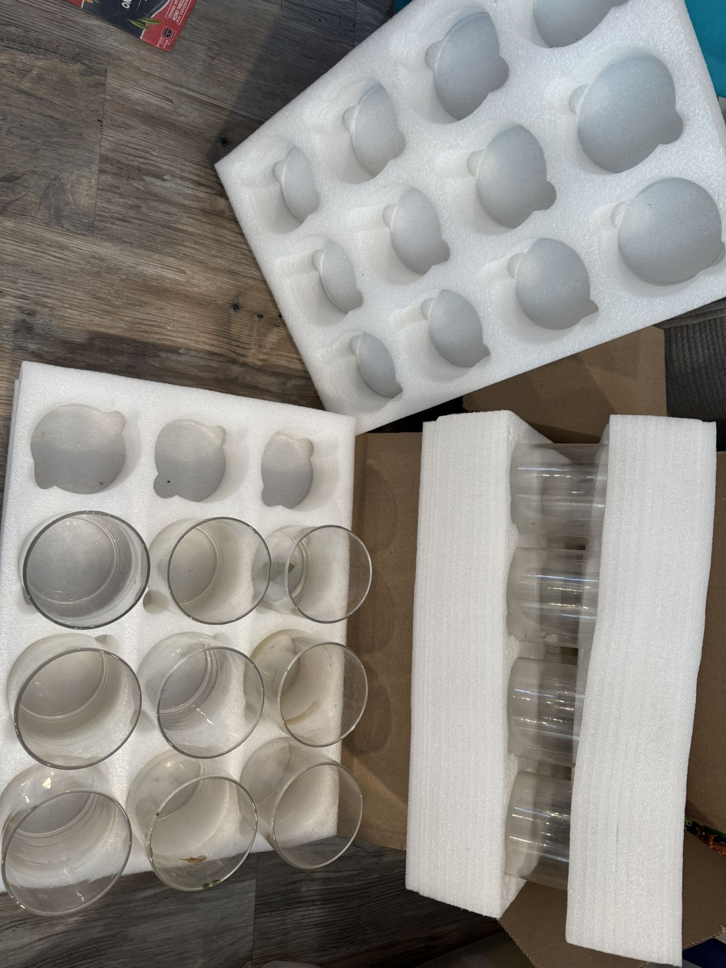 x21 Well Packaged glass Flower Vases