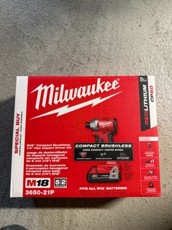 Milwaukee M18 Compact Brushless Impact Driver Kit