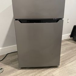 Mini fridge / freezer