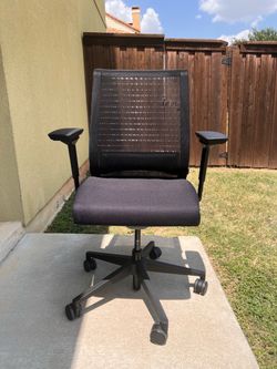 Steelcase think V1 office chair