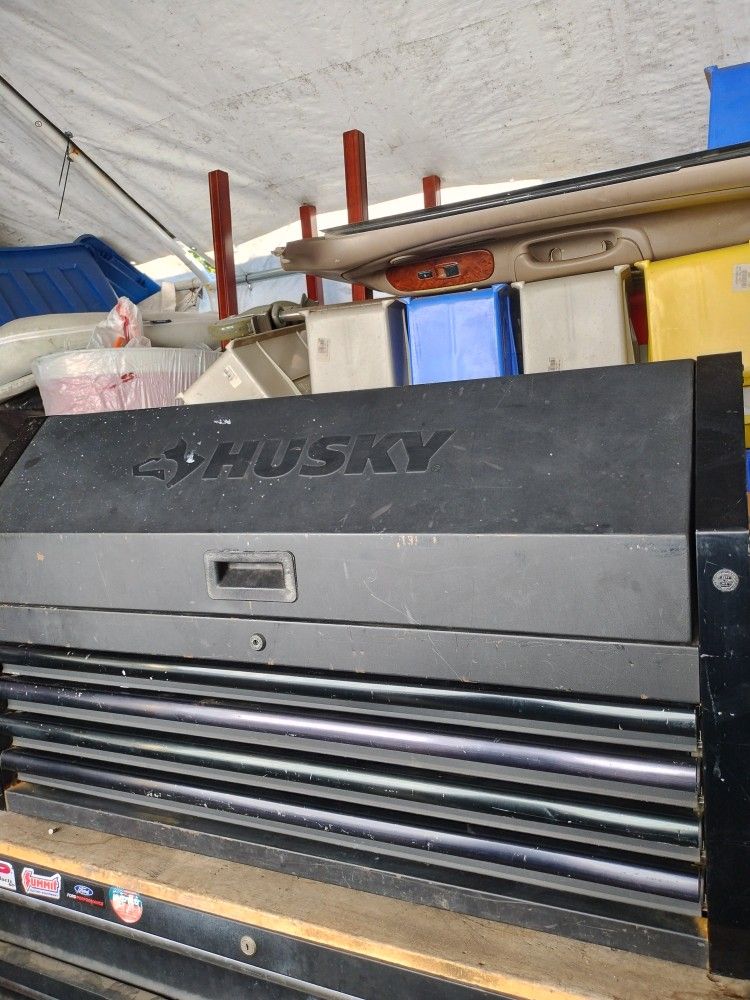 Husky Top Tool Box, 41"L 23"H 21 1/2"D. All Drawers Open & Close Good. Some Scratches & Over Spray White Paint. Key Cylinder Broken. No Key. Heavy Box