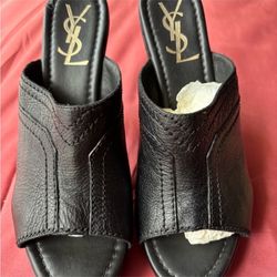 YSL Yves Saint Laurent Women’s 38 1/2 Black Leather Heels With Flaw