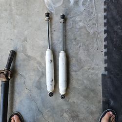 08 Chevy 2500HD Front Shocks