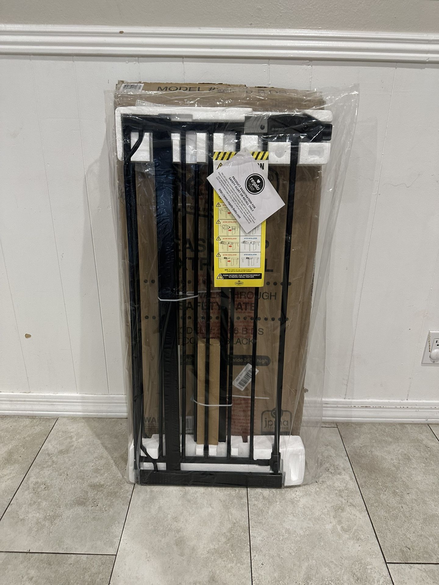 Extra Tall Pet Gate / Baby Gate - Fits Openings 29” - 36.5”