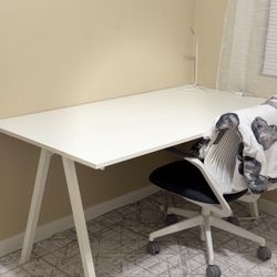 Studying Table Rug And The Office Chair