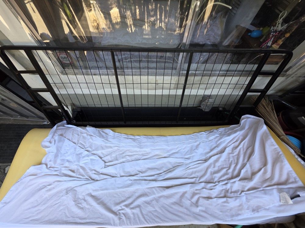 Free Metal Couch Bed
