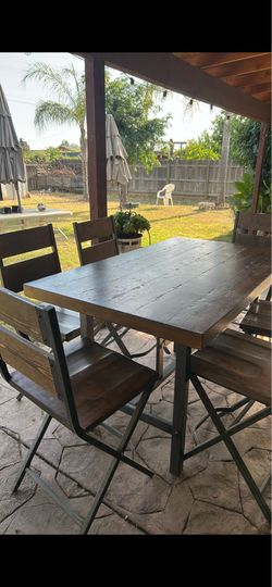 Kitchen/outdoor table