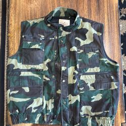 Boys Camo Vest Size Large