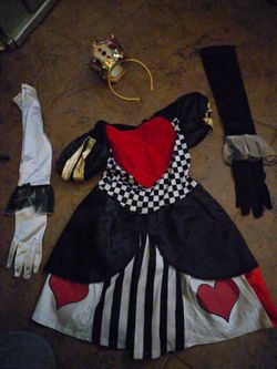 Girls Deluxe Queen Of Hearts Halloween Costume size medium 8-10 includes: dress, gloves and crown