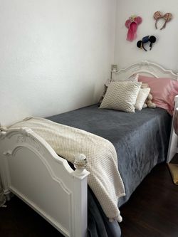 Twin bedroom set