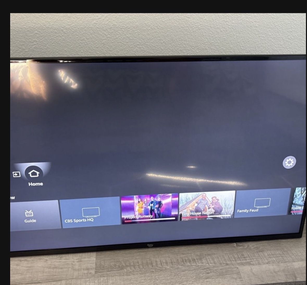 Amazon Fire TV 43” & Wall Mount