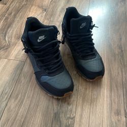 Nike Women’s 7.5 High Top Trainers