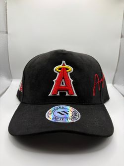 Angels hats. Brand new Hats. Cachuchas y Gorras nuevas. Western, truckers, and sports hats. Located in HESPERIA. INVENTORY