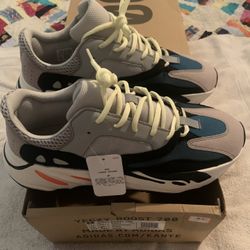 🔥Wave runners new in the box Yeezy’s