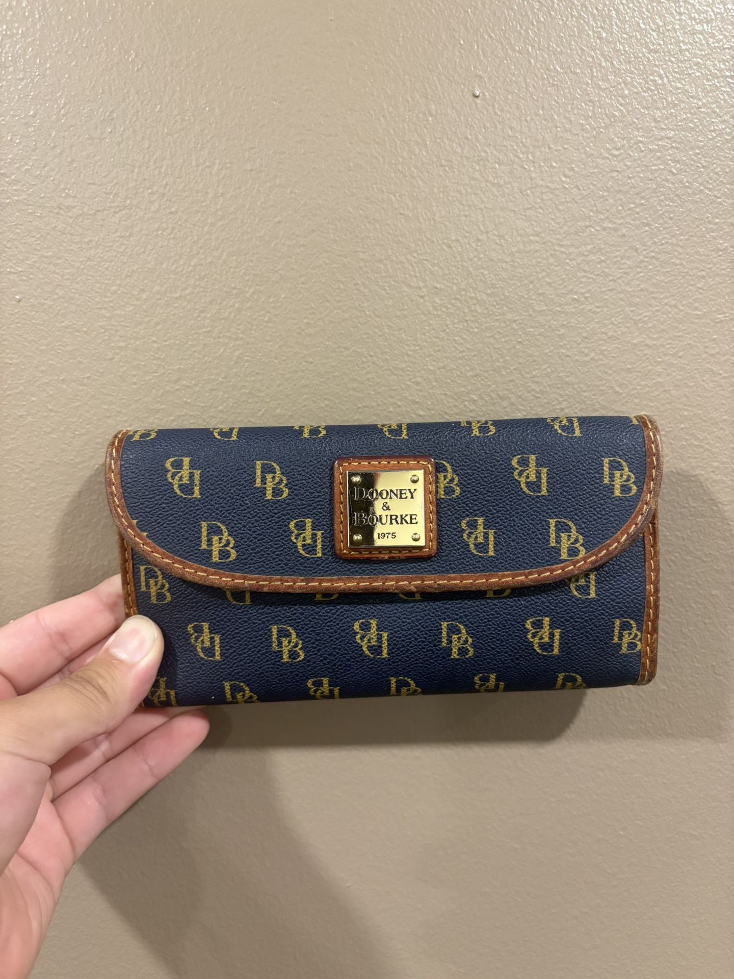Dooney & Bourke Logo Wallet