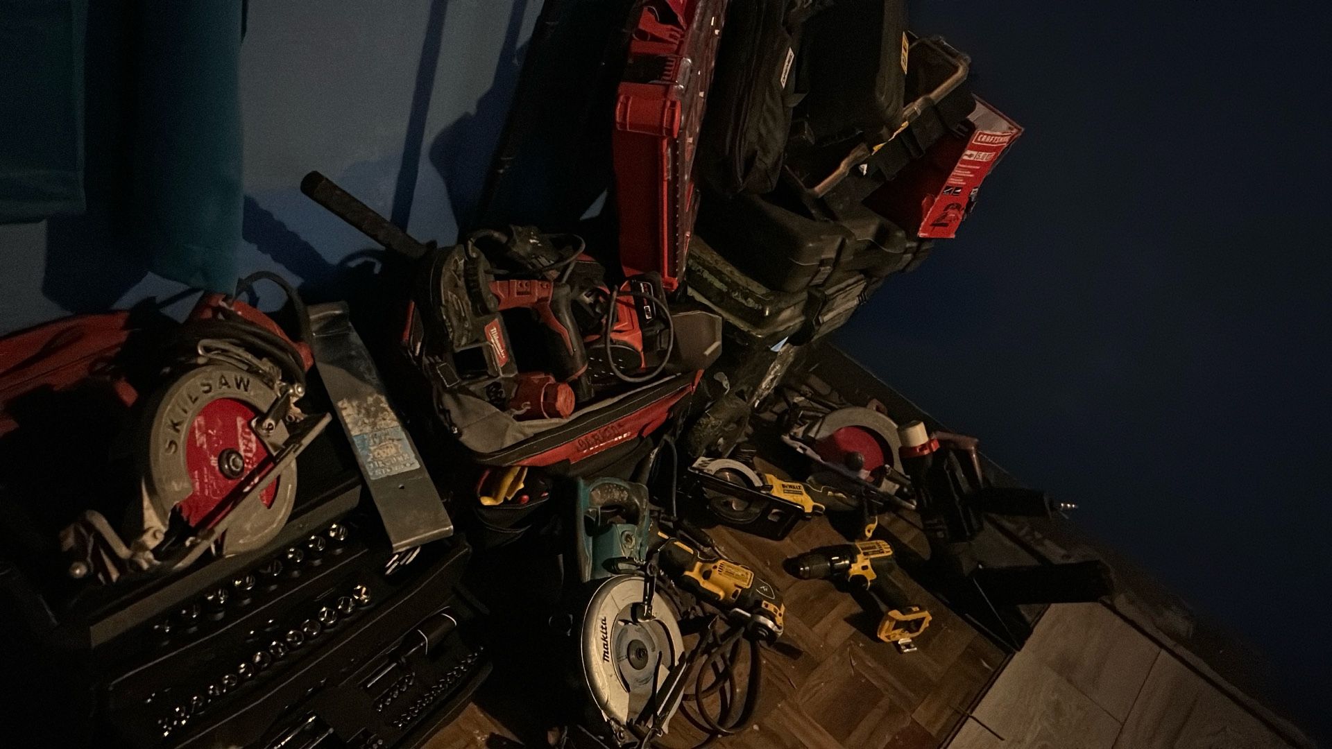 Tool Bundle Milwaukee Dewalt Makita . Selling It As A Lot. $$ For Everything.