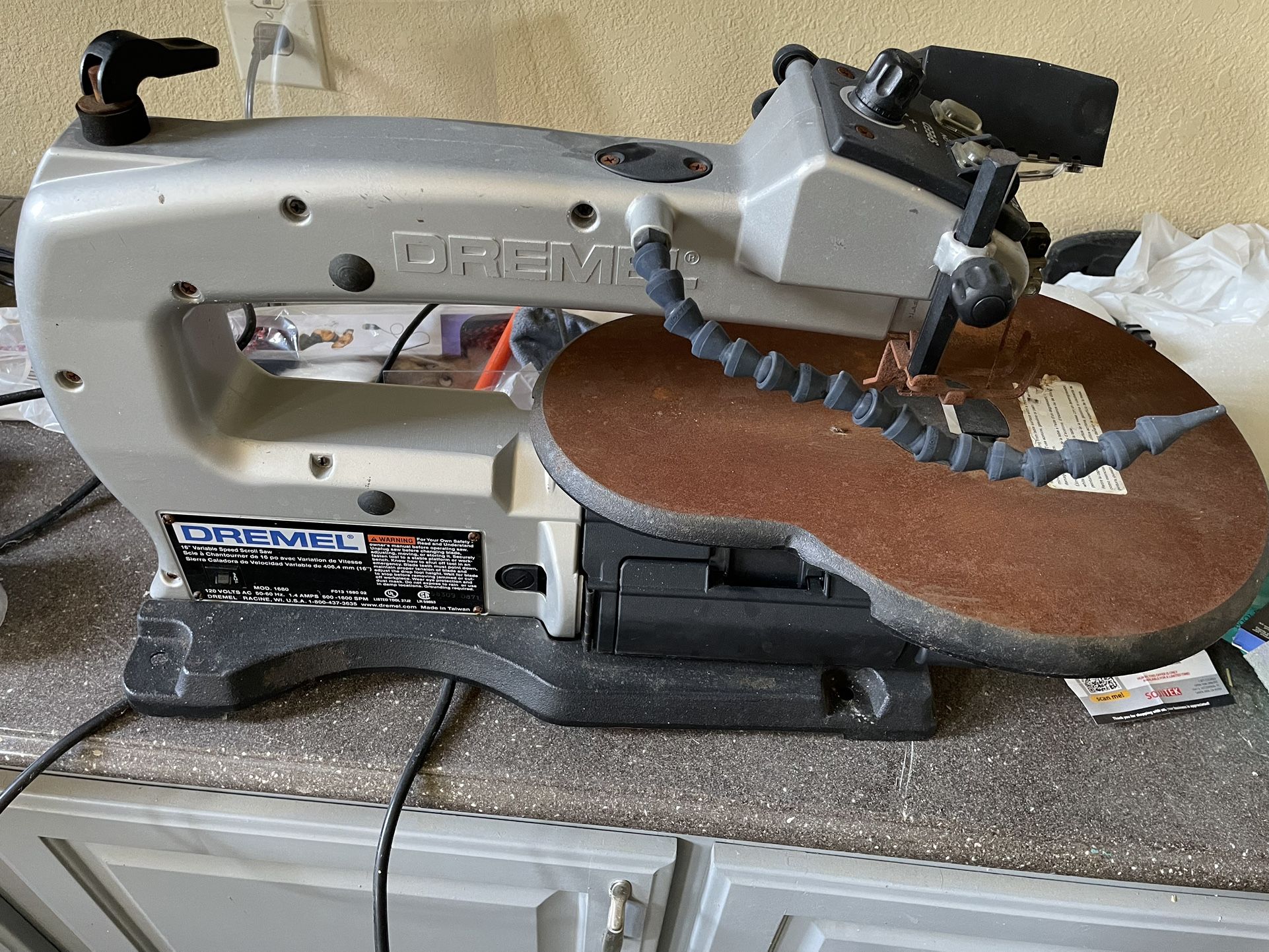 Dremel 1680 16inch Variable Speed Scroll Saw for Sale in Tomball, TX OfferUp