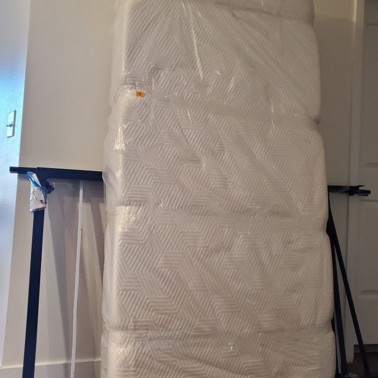 Like New Twin Mattress (Frame Included)