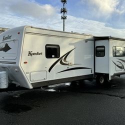 2005 Komfort 282 Travel Trailer – 32FT