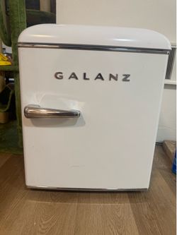 Retro mini fridge