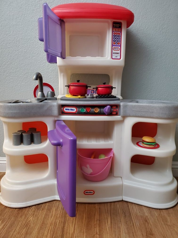 Play kitchen