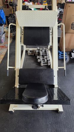 Yukon Fitness Leg Press & Hack Squat Machine + 180lbs Olympic Plates – Great Condition