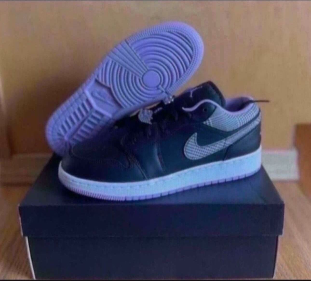 Nike Air Jordan 1 Low SE Black Lilac White Size 6.5y/8w Brand New