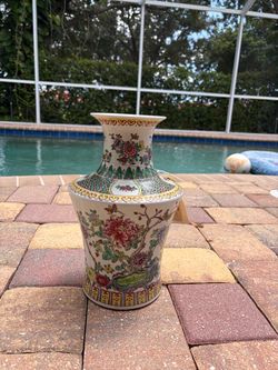 Vintage Chinese Famille Rose Porcelain Vase