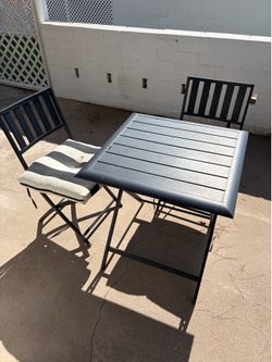 Outdoor Table and Chairs - Great Condition