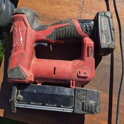 Milwaukee pin nailer