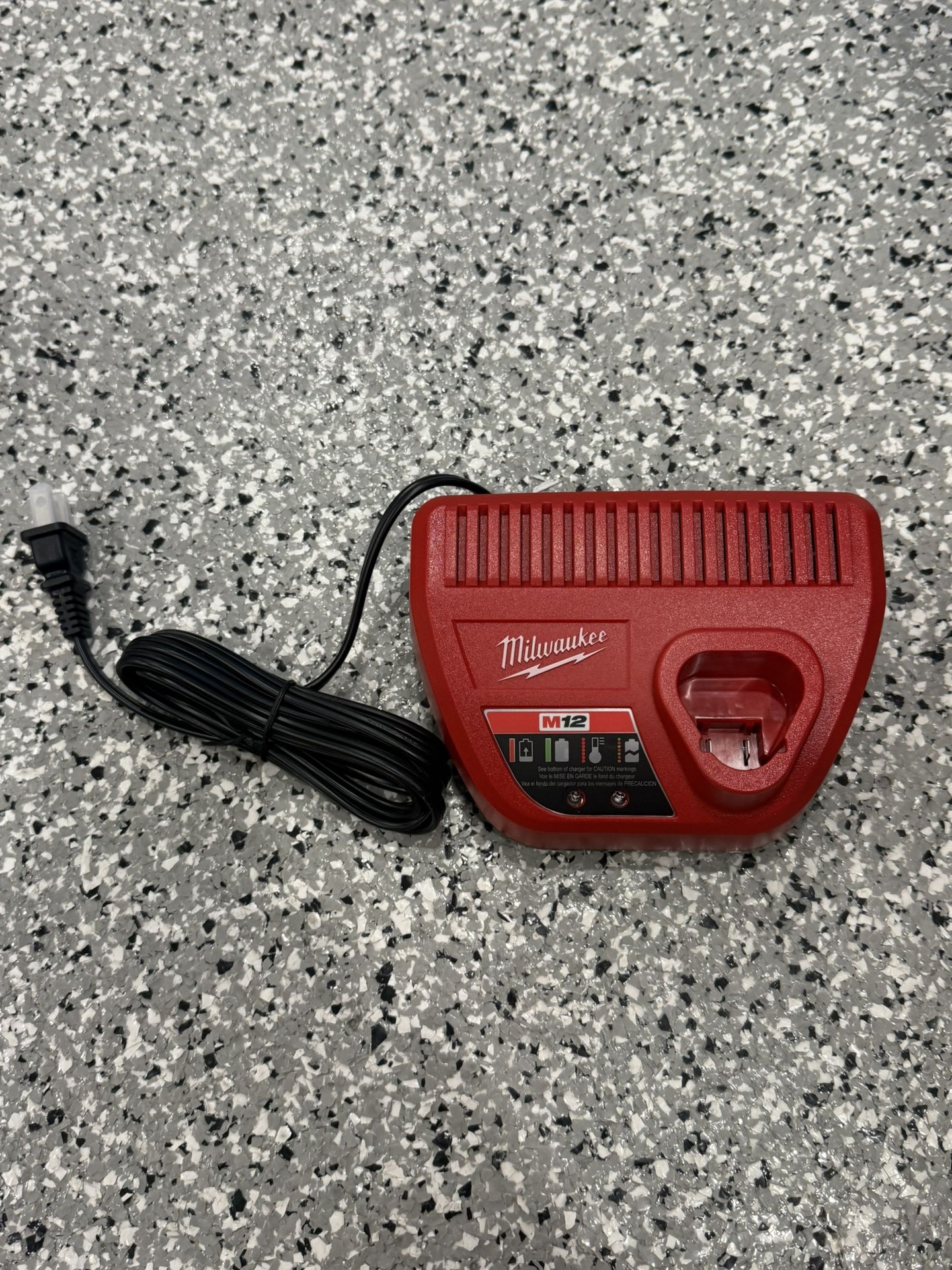 Milwaukee M12 Battery Charger 