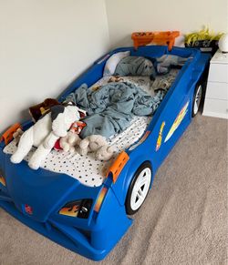 Step2 Hot Wheels Toddler to Twin Bed with Lights Vehicle