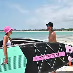 Bag pump and board with one paddle available. Del aire