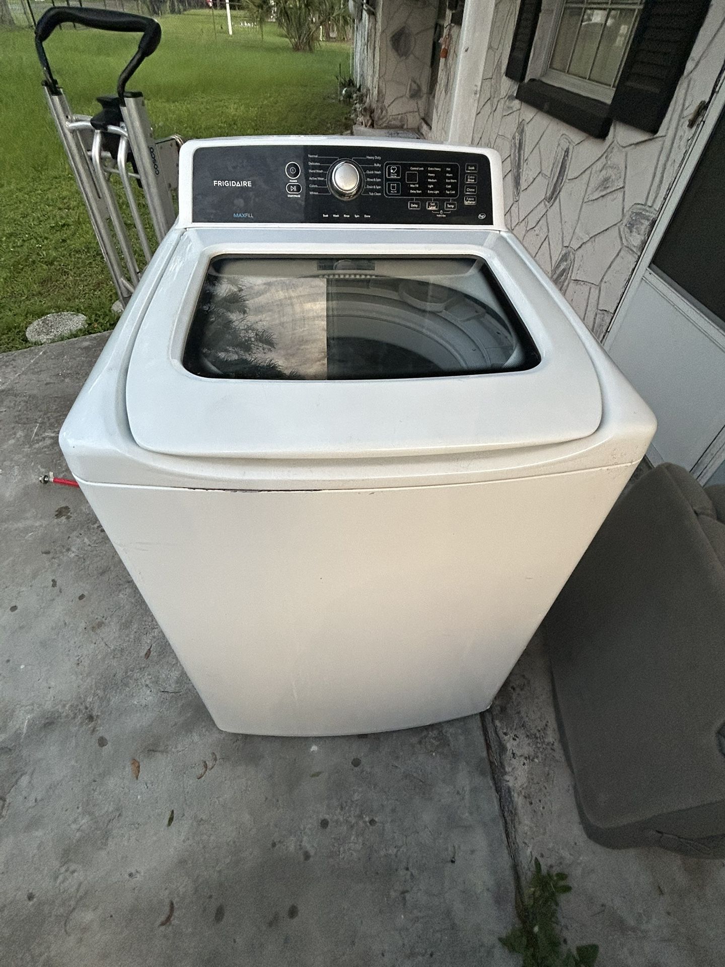 Frigidaire Washer. Works Well.