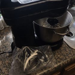 Black barely used Hamilton Beach mixer