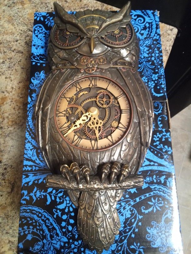 Steampunk Owl Clock