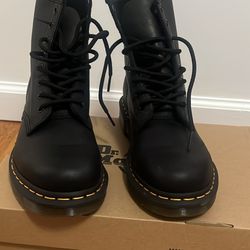 Dr Martens SALE