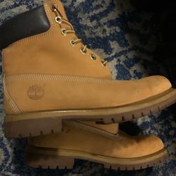 Timberland Boots almost brand new men’s size 9.BUTTERS