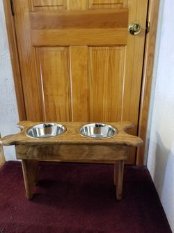 Raised Dog Dish Holder
